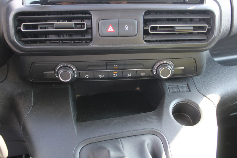 Photo 13 de l'offre de CITROEN BERLINGO 4 BLUEHDI 100 CV FEEL GPS USB ABS LEDS RÃGULATEUR BLUETOOTH CLIMAT  FAMILY à 14990€ chez Bougel transactions