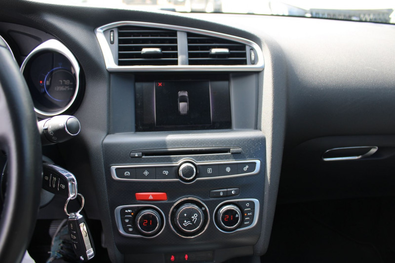 Photo 13 de l'offre de DS DS 4 BUSINESS 1L6 HDI 120 CV GPS 3D CLIM USB JA 16 RADAR RÃGULATEUR BOITE AUTO EAT-6 à 10900€ chez Bougel transactions