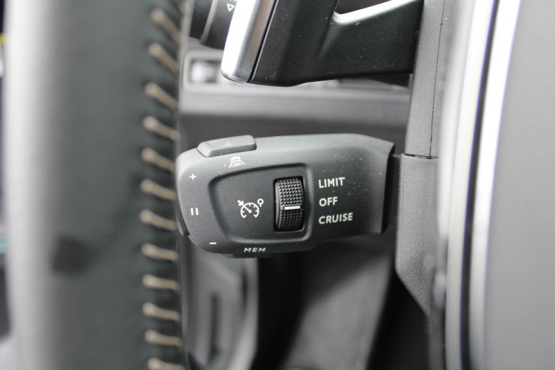 Photo 11 de l'offre de PEUGEOT 3008 PHASE 4 ALLURE PACK HYBRID 136 BICOLOR EAT8 BOITE AUTO CAMÃRA 180 FULL LEDS  JANTES 18 à 25900€ chez Bougel transactions