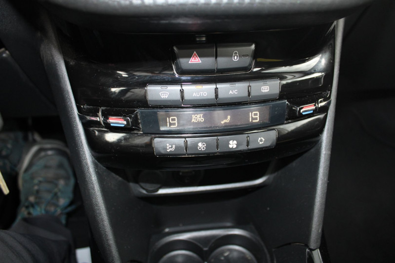 Photo 14 de l'offre de PEUGEOT 2008 II 1L6 HDI 100 CV ALLURE GPS 3D CLIM AUDIO MP3 USB JA 16 RADAR BLUETOOTH RÃGULATEUR à 10500€ chez Bougel transactions