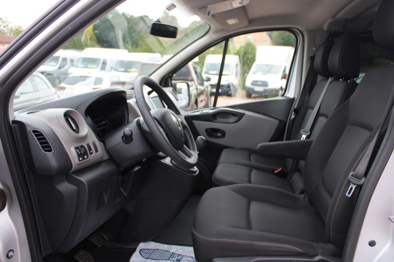 Photo 11 de l'offre de RENAULT TRAFIC MINIBUS DCI 125 CV L1 "9 PLACES" GPS 3D R-LINK MP3 USB GRIP BLUETOOTH RÃGULATEUR à 18900€ chez Bougel transactions