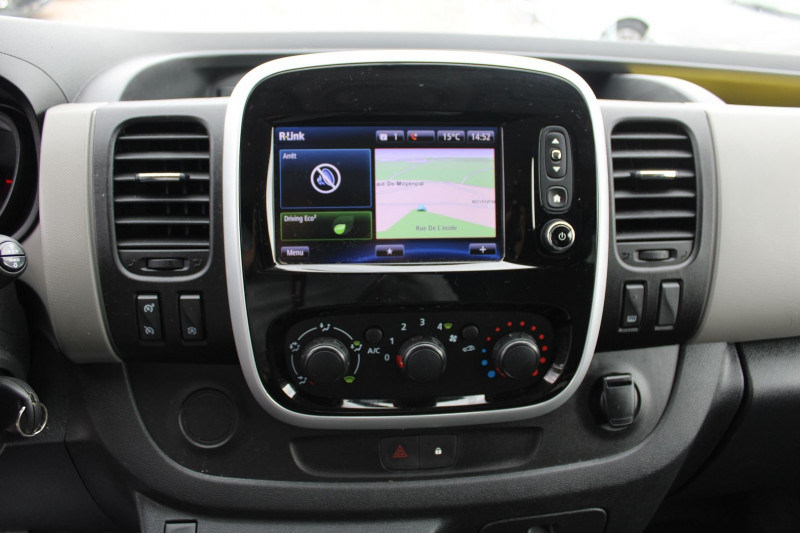 Photo 12 de l'offre de RENAULT TRAFIC MINIBUS DCI 125 CV L1 "9 PLACES" GPS 3D R-LINK MP3 USB GRIP BLUETOOTH RÃGULATEUR à 18900€ chez Bougel transactions