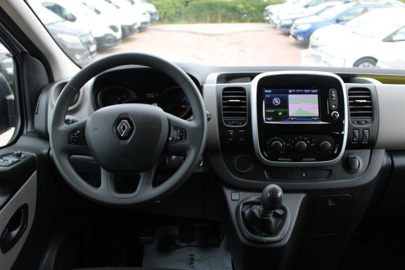 Photo 10 de l'offre de RENAULT TRAFIC MINIBUS DCI 125 CV L1 "9 PLACES" GPS 3D R-LINK MP3 USB GRIP BLUETOOTH RÃGULATEUR à 18900€ chez Bougel transactions