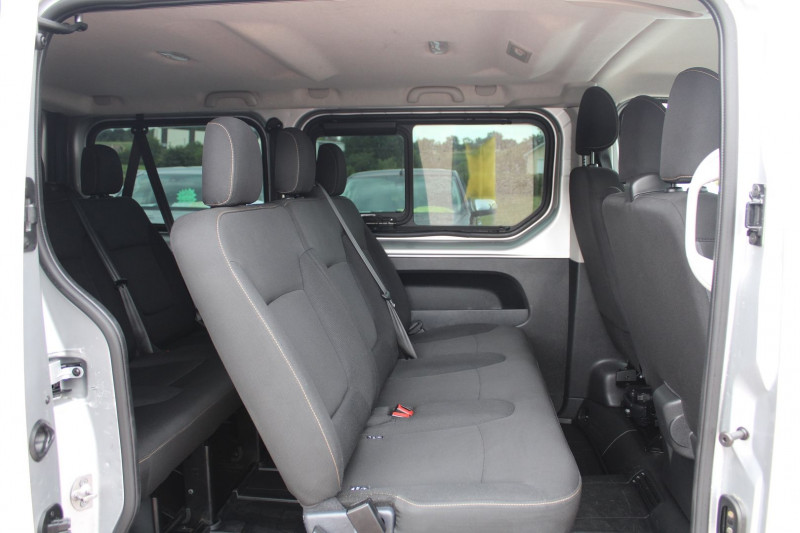 Photo 9 de l'offre de RENAULT TRAFIC MINIBUS DCI 125 CV L1 "9 PLACES" GPS 3D R-LINK MP3 USB GRIP BLUETOOTH RÃGULATEUR à 18900€ chez Bougel transactions