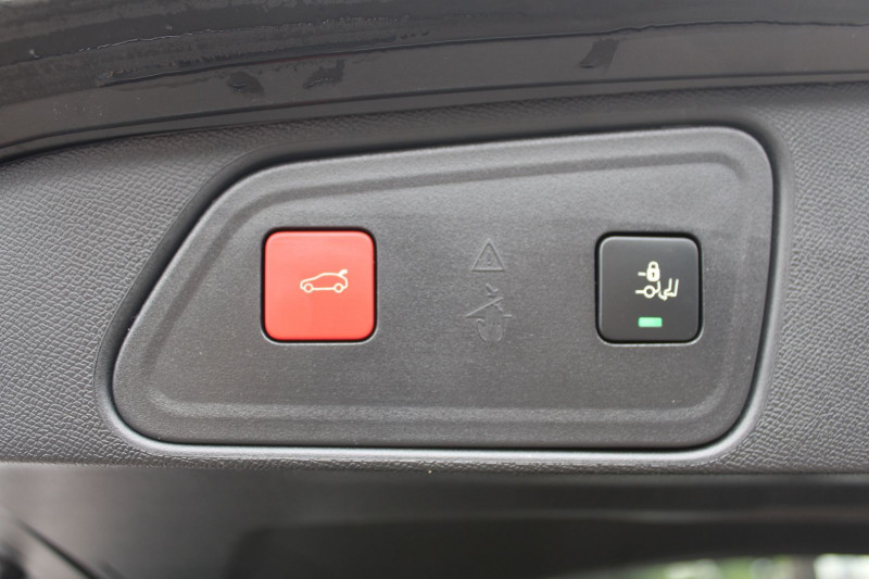 Photo 7 de l'offre de PEUGEOT 3008 PHASE 4 ALLURE PACK HYBRID 136 BICOLOR EAT8 BOITE AUTO CAMÃRA 180 FULL LEDS  JANTES 18 à 25900€ chez Bougel transactions