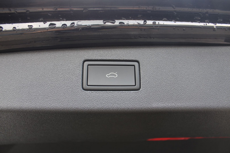 Photo 7 de l'offre de VOLKSWAGEN TIGUAN 5 ELEGANCE HYBRIDE TSI 150 CV GPS 3D CAMÃRA USB JA 18 I-COKPIT ATTELAGE BOITE AUTO à 37900€ chez Bougel transactions