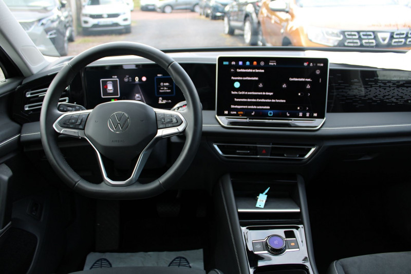 Photo 12 de l'offre de VOLKSWAGEN TIGUAN 5 ELEGANCE HYBRIDE TSI 150 CV GPS 3D CAMÃRA USB JA 18 I-COKPIT ATTELAGE BOITE AUTO à 37900€ chez Bougel transactions