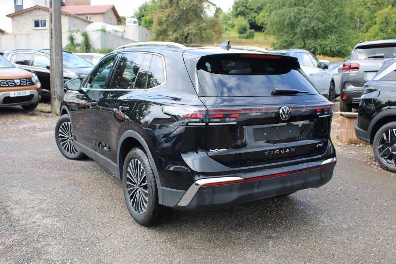 Photo 3 de l'offre de VOLKSWAGEN TIGUAN 5 ELEGANCE HYBRIDE TSI 150 CV GPS 3D CAMÃRA USB JA 18 I-COKPIT ATTELAGE BOITE AUTO à 37900€ chez Bougel transactions