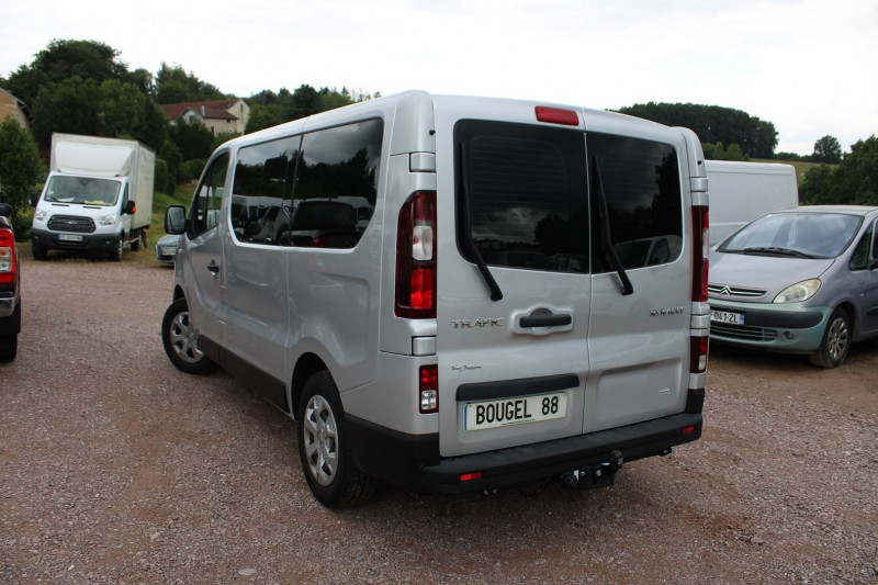 Photo 3 de l'offre de RENAULT TRAFIC MINIBUS DCI 125 CV L1 "9 PLACES" GPS 3D R-LINK MP3 USB GRIP BLUETOOTH RÃGULATEUR à 18900€ chez Bougel transactions