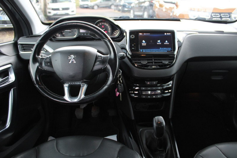 Photo 10 de l'offre de PEUGEOT 2008 II 1L6 HDI 100 CV ALLURE GPS 3D CLIM AUDIO MP3 USB JA 16 RADAR BLUETOOTH RÃGULATEUR à 10500€ chez Bougel transactions
