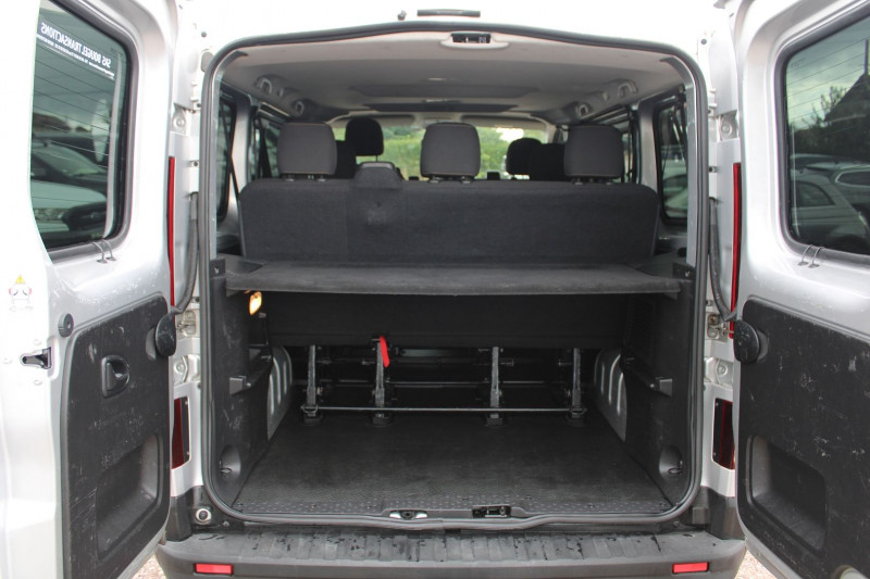 Photo 6 de l'offre de RENAULT TRAFIC MINIBUS DCI 125 CV L1 "9 PLACES" GPS 3D R-LINK MP3 USB GRIP BLUETOOTH RÃGULATEUR à 18900€ chez Bougel transactions