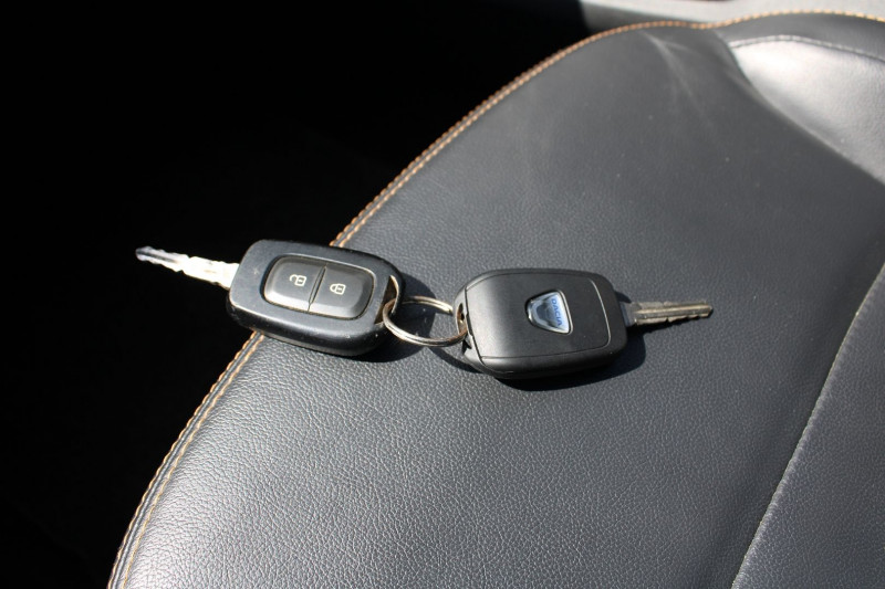 Photo 7 de l'offre de DACIA SPRING ELECTRIC CONFORT PLUS CAMÃRA GPS USB CUIR LIMITEUR BLUETOOTH LEDS RADARS  ABS à 10500€ chez Bougel transactions