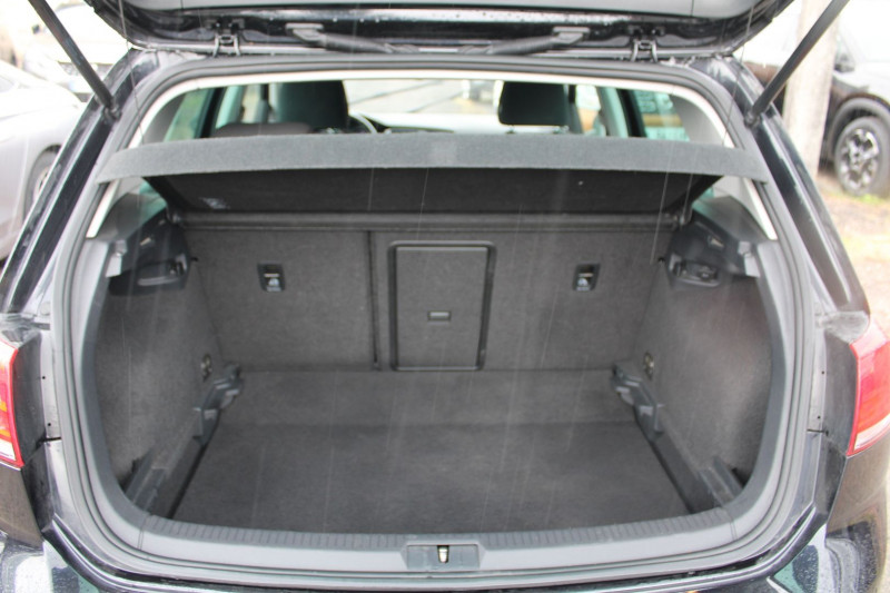 Photo 6 de l'offre de VOLKSWAGEN GOLF 7 ALLSTAR GPS 3D CLIM 2L TDI 150 CV CAMÃRA RE AUDIO USB JA 16 BLUETOOTH RÃGULATEUR à 13990€ chez Bougel transactions