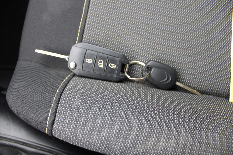 Photo 13 de l'offre de CITROEN C3 III FEEL BUSINESS 82 CV ESSENCE GPS 3D CLIM AUDIO MP3 USB RADAR BLUETOOTH RÃGULATEUR à 7990€ chez Bougel transactions