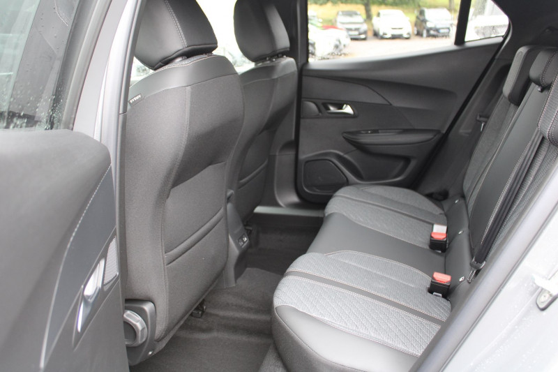 Photo 9 de l'offre de PEUGEOT 2008 PHASE 4 ALLURE 145 CV HYBRIDE GPS 3D I-COKPIT FULL LED JA 17 RÃGULATEUR BOITE AUTO DCS-6 à 26990€ chez Bougel transactions