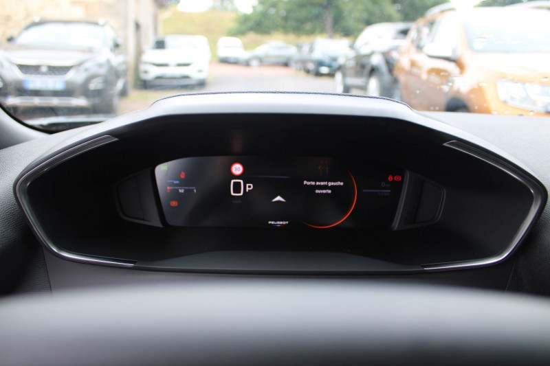 Photo 14 de l'offre de PEUGEOT 2008 PHASE 4 ALLURE 145 CV HYBRIDE GPS 3D I-COKPIT FULL LED JA 17 RÃGULATEUR BOITE AUTO DCS-6 à 26990€ chez Bougel transactions