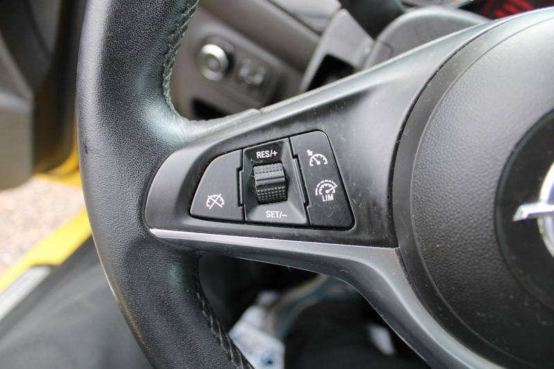 Photo 12 de l'offre de OPEL ADAM ROCKS 1L4 TWINPORT ESSENCE 87 CV ÃCRAN TACTILE RE USB JA 17 RADAR BLUETOOTH RÃGULATEUR à 8990€ chez Bougel transactions
