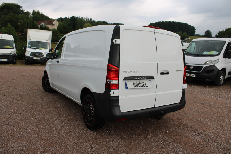 Photo 3 de l'offre de MERCEDES-BENZ VITO FG 109 CDI COMPACT PACK CLIM ATTELAGE AUDIO USB RÃGULATEUR BLUETOOTH RABILLAGE BOIS à 15900€ chez Bougel transactions