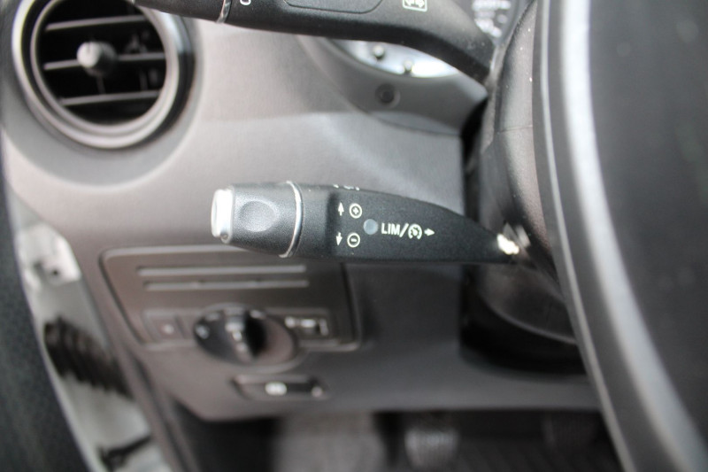 Photo 9 de l'offre de MERCEDES-BENZ VITO FG 109 CDI COMPACT PACK CLIM ATTELAGE AUDIO USB RÃGULATEUR BLUETOOTH RABILLAGE BOIS à 15900€ chez Bougel transactions