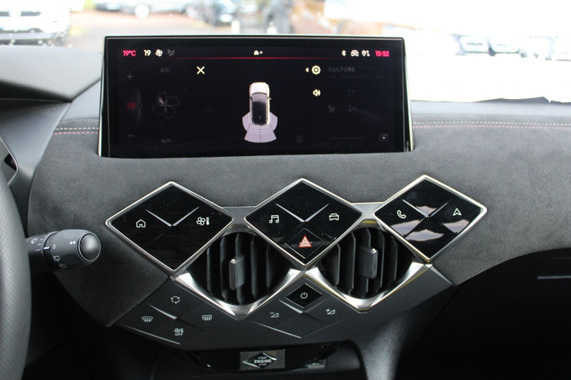 Photo 13 de l'offre de DS DS 3 CROSSBACK II 130CV BOITE AUTO 1L5 BLUEHDI PERFORMANCE LINE CUIR FULL LEDS JA 18 GRAND GPS USB à 26500€ chez Bougel transactions