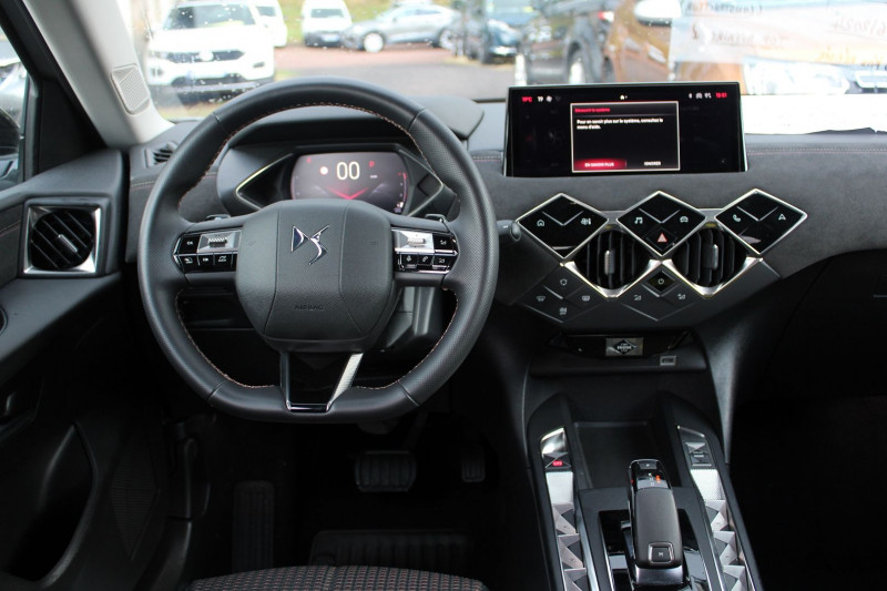 Photo 10 de l'offre de DS DS 3 CROSSBACK II 130CV BOITE AUTO 1L5 BLUEHDI PERFORMANCE LINE CUIR FULL LEDS JA 18 GRAND GPS USB à 26500€ chez Bougel transactions