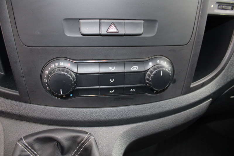 Photo 11 de l'offre de MERCEDES-BENZ VITO FG 109 CDI COMPACT PACK CLIM ATTELAGE AUDIO USB RÃGULATEUR BLUETOOTH RABILLAGE BOIS à 15900€ chez Bougel transactions
