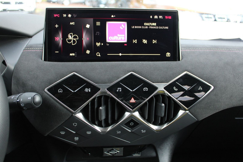 Photo 12 de l'offre de DS DS 3 CROSSBACK II 130CV BOITE AUTO 1L5 BLUEHDI PERFORMANCE LINE CUIR FULL LEDS JA 18 GRAND GPS USB à 26500€ chez Bougel transactions