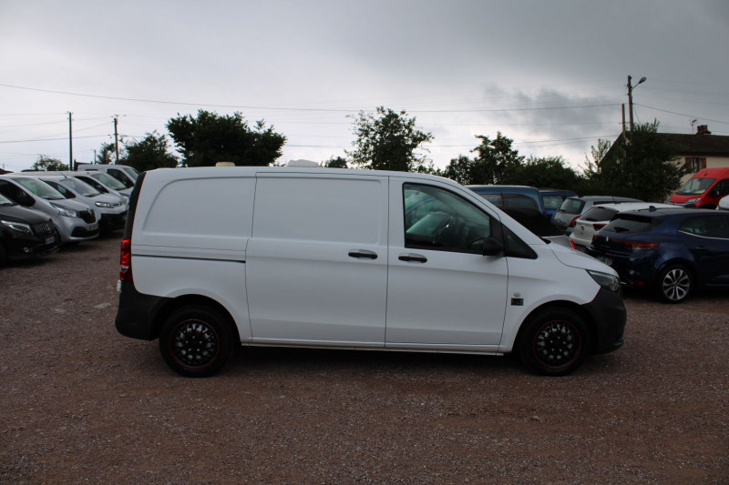 Photo 5 de l'offre de MERCEDES-BENZ VITO FG 109 CDI COMPACT PACK CLIM ATTELAGE AUDIO USB RÃGULATEUR BLUETOOTH RABILLAGE BOIS à 15900€ chez Bougel transactions