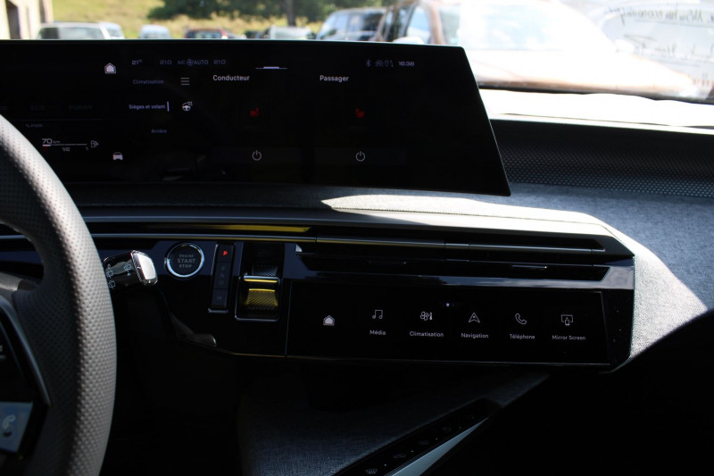 Photo 18 de l'offre de PEUGEOT 5008 PHASE 5 GT 145 CV HYBRIDE "7 PLACES" GPS 3D CAMÃRA USB JA 19 I-COKPIT BOITE AUTO DCS-6 à 38900€ chez Bougel transactions