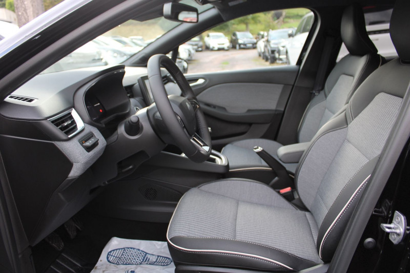 Photo 8 de l'offre de RENAULT CLIO VI TECHNO TCE 90 CV GPS 3D CAMÃRA USB JA 17 FULL LED I-COKPIT BLUETOOTH RÃGULATEUR à 19990€ chez Bougel transactions