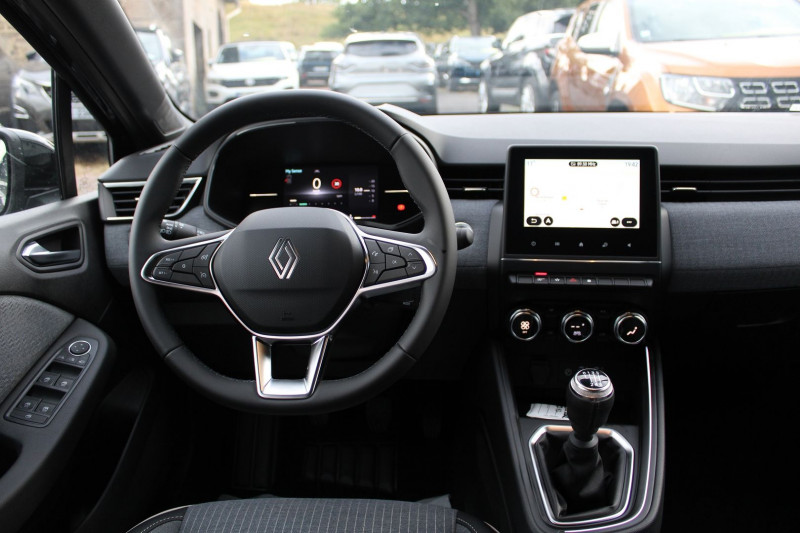Photo 10 de l'offre de RENAULT CLIO VI TECHNO TCE 90 CV GPS 3D CAMÃRA USB JA 17 FULL LED I-COKPIT BLUETOOTH RÃGULATEUR à 19990€ chez Bougel transactions