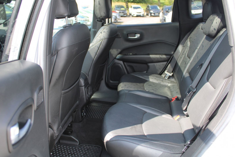 Photo 11 de l'offre de JEEP COMPASS GSE 240 CV S 4XE HYBRIDE "4X4" GPS 3D CAMÃRA TOIT PANO USB ATTELAGE BOITE AUTO à 21500€ chez Bougel transactions
