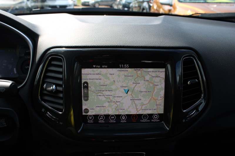 Photo 16 de l'offre de JEEP COMPASS GSE 240 CV S 4XE HYBRIDE "4X4" GPS 3D CAMÃRA TOIT PANO USB ATTELAGE BOITE AUTO à 21500€ chez Bougel transactions