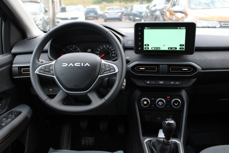 Photo 10 de l'offre de DACIA SANDERO 5 EXTREME + ECO-GPL/ESSENCE 100 CV GPS 3D CAMÃRA JA 16 GRIP RE FULL LED RÃGULATEUR à 18900€ chez Bougel transactions
