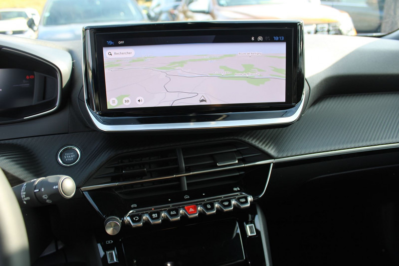 Photo 13 de l'offre de PEUGEOT 2008 PHASE 4 ALLURE 145 CV HYBRIDE GPS 3D I-COKPIT FULL LED JA 17 RÃGULATEUR BOITE AUTO DCS-6 à 26990€ chez Bougel transactions