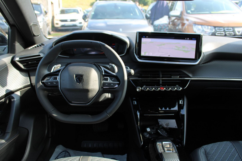 Photo 10 de l'offre de PEUGEOT 2008 PHASE 4 ALLURE 145 CV HYBRIDE GPS 3D I-COKPIT FULL LED JA 17 RÃGULATEUR BOITE AUTO DCS-6 à 26990€ chez Bougel transactions