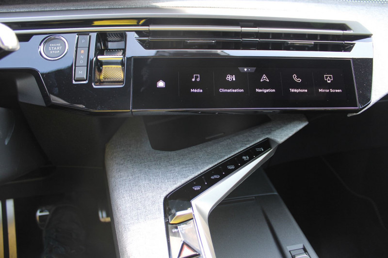Photo 16 de l'offre de PEUGEOT 5008 PHASE 5 GT 145 CV HYBRIDE "7 PLACES" GPS 3D CAMÃRA USB JA 19 I-COKPIT BOITE AUTO DCS-6 à 38900€ chez Bougel transactions