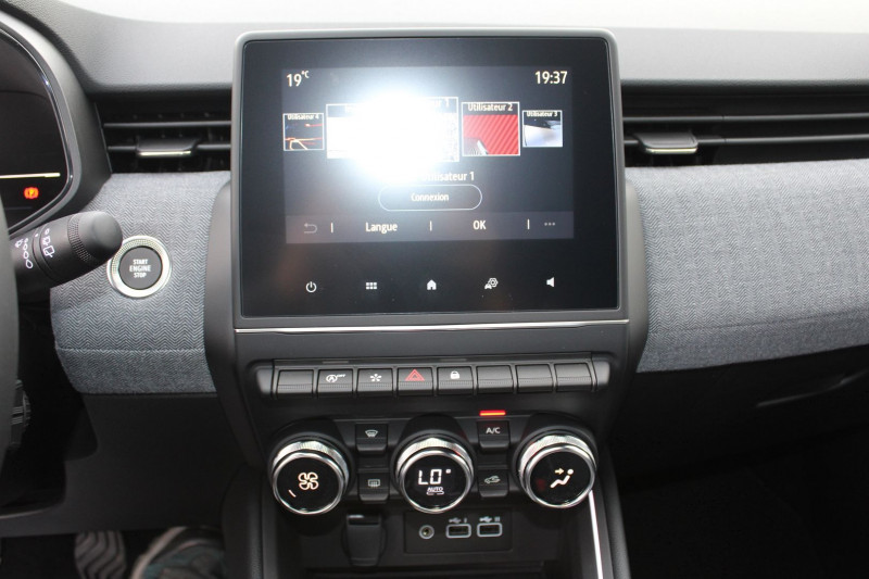 Photo 12 de l'offre de RENAULT CLIO VI TECHNO TCE 90 CV GPS 3D CAMÃRA USB JA 17 FULL LED I-COKPIT BLUETOOTH RÃGULATEUR à 19990€ chez Bougel transactions