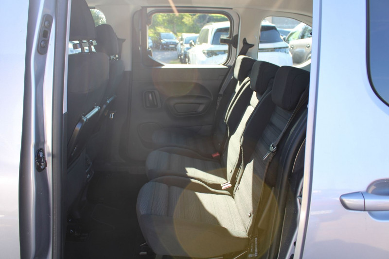 Photo 9 de l'offre de OPEL COMBO LIFE 1L5 DIESEL 100 GPS USB CLIM AUTO ABS JA RÃGULATEUR BLUETOOTH LEDS ACCOUDOIR à 15990€ chez Bougel transactions