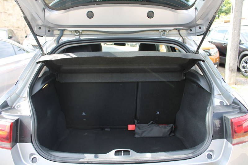 Photo 6 de l'offre de CITROEN C4 CACTUS II 1L5 BLUEHDI 100 CV SHINE BOITE 6V GPS RÃGULATEUR BLUETOOTH CAMÃRA  JANTES 17 USB à 13990€ chez Bougel transactions