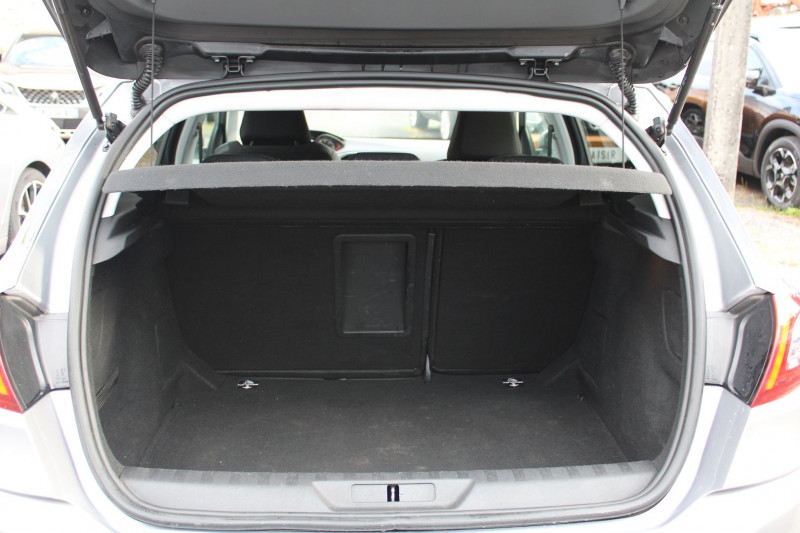 Photo 6 de l'offre de PEUGEOT 308 III 1L6 HDI 120 CV ALLURE GPS 3D CLIM MI/CUIR USB JA 16 RADAR BLUETOOTH RÃGULATEUR à 13500€ chez Bougel transactions