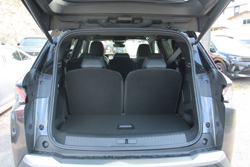 Photo 6 de l'offre de PEUGEOT 5008 PHASE 5 GT 145 CV HYBRIDE "7 PLACES" GPS 3D CAMÃRA USB JA 19 I-COKPIT BOITE AUTO DCS-6 à 38900€ chez Bougel transactions