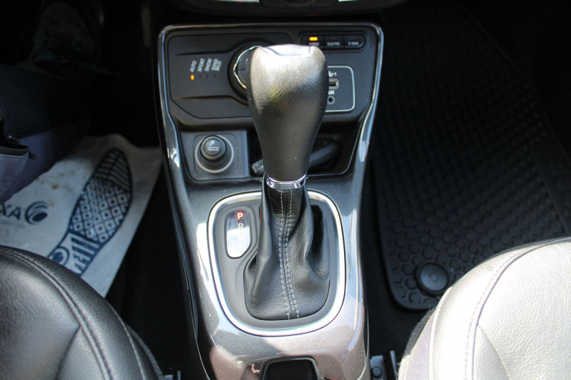 Photo 19 de l'offre de JEEP COMPASS GSE 240 CV S 4XE HYBRIDE "4X4" GPS 3D CAMÃRA TOIT PANO USB ATTELAGE BOITE AUTO à 21500€ chez Bougel transactions