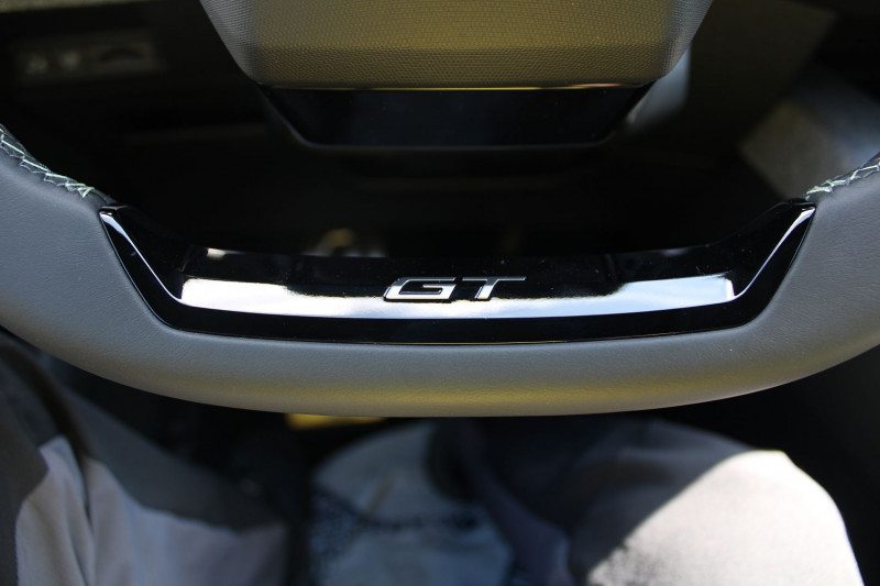 Photo 19 de l'offre de PEUGEOT 5008 PHASE 5 GT 145 CV HYBRIDE "7 PLACES" GPS 3D CAMÃRA USB JA 19 I-COKPIT BOITE AUTO DCS-6 à 38900€ chez Bougel transactions