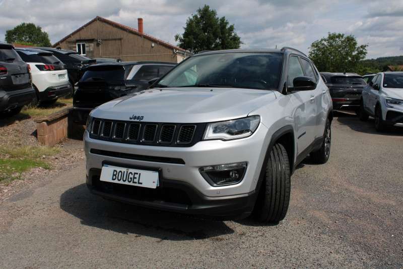 Photo 4 de l'offre de JEEP COMPASS GSE 240 CV S 4XE HYBRIDE "4X4" GPS 3D CAMÃRA TOIT PANO USB ATTELAGE BOITE AUTO à 21500€ chez Bougel transactions