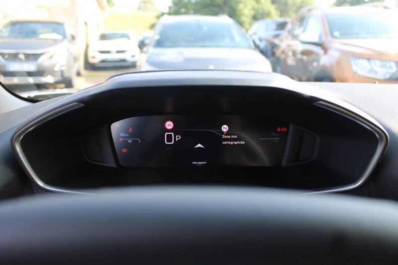 Photo 12 de l'offre de PEUGEOT 2008 PHASE 4 ALLURE 145 CV HYBRIDE GPS 3D I-COKPIT FULL LED JA 17 RÃGULATEUR BOITE AUTO DCS-6 à 26990€ chez Bougel transactions