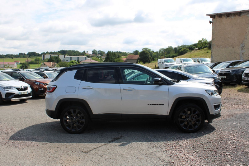 Photo 5 de l'offre de JEEP COMPASS GSE 240 CV S 4XE HYBRIDE "4X4" GPS 3D CAMÃRA TOIT PANO USB ATTELAGE BOITE AUTO à 21500€ chez Bougel transactions