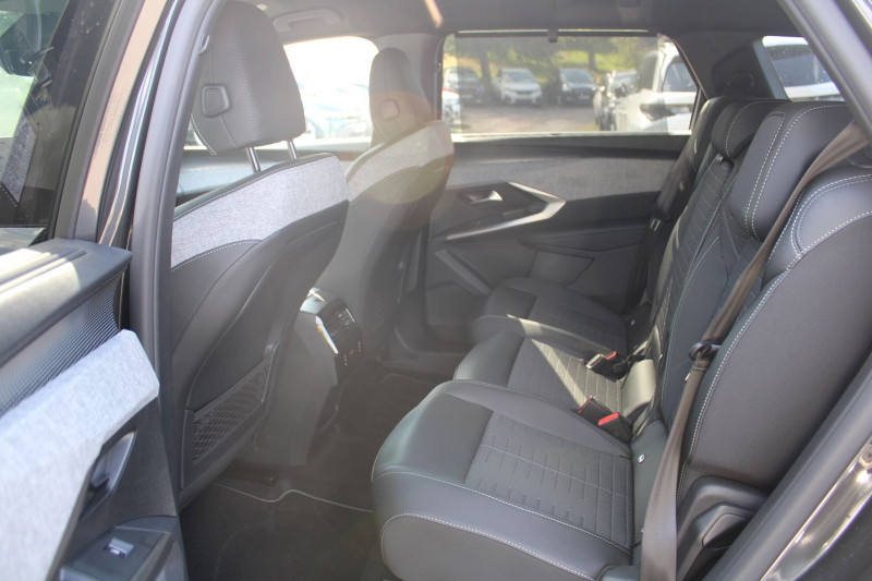 Photo 10 de l'offre de PEUGEOT 5008 PHASE 5 GT 145 CV HYBRIDE "7 PLACES" GPS 3D CAMÃRA USB JA 19 I-COKPIT BOITE AUTO DCS-6 à 38900€ chez Bougel transactions