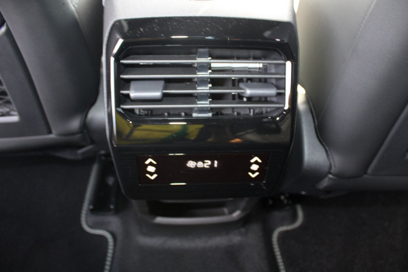 Photo 11 de l'offre de PEUGEOT 5008 PHASE 5 GT 145 CV HYBRIDE "7 PLACES" GPS 3D CAMÃRA USB JA 19 I-COKPIT BOITE AUTO DCS-6 à 38900€ chez Bougel transactions