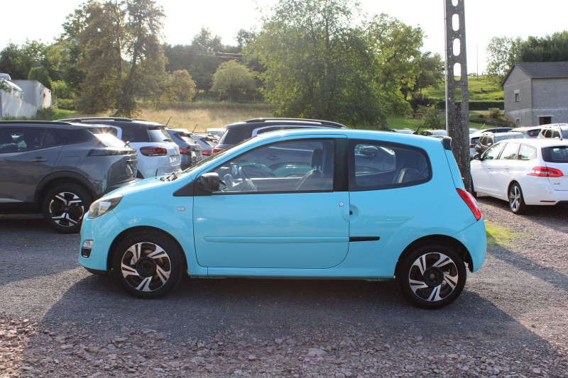 Photo 5 de l'offre de RENAULT TWINGO III SUMMERTIME 1L2 ESSENCE 75 CV CLIM AUTO USB JA 15 BLUETOOTH AUDIO MP3 RÃGULATEUR à 6500€ chez Bougel transactions